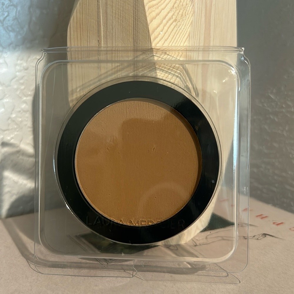 Laura Mercier Smooth Finish Powder 5N2